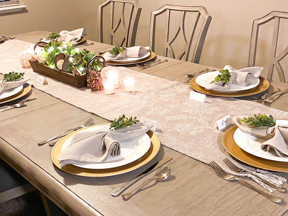 Easy Dollar Store Thanksgiving Decorations inexpensive table decor