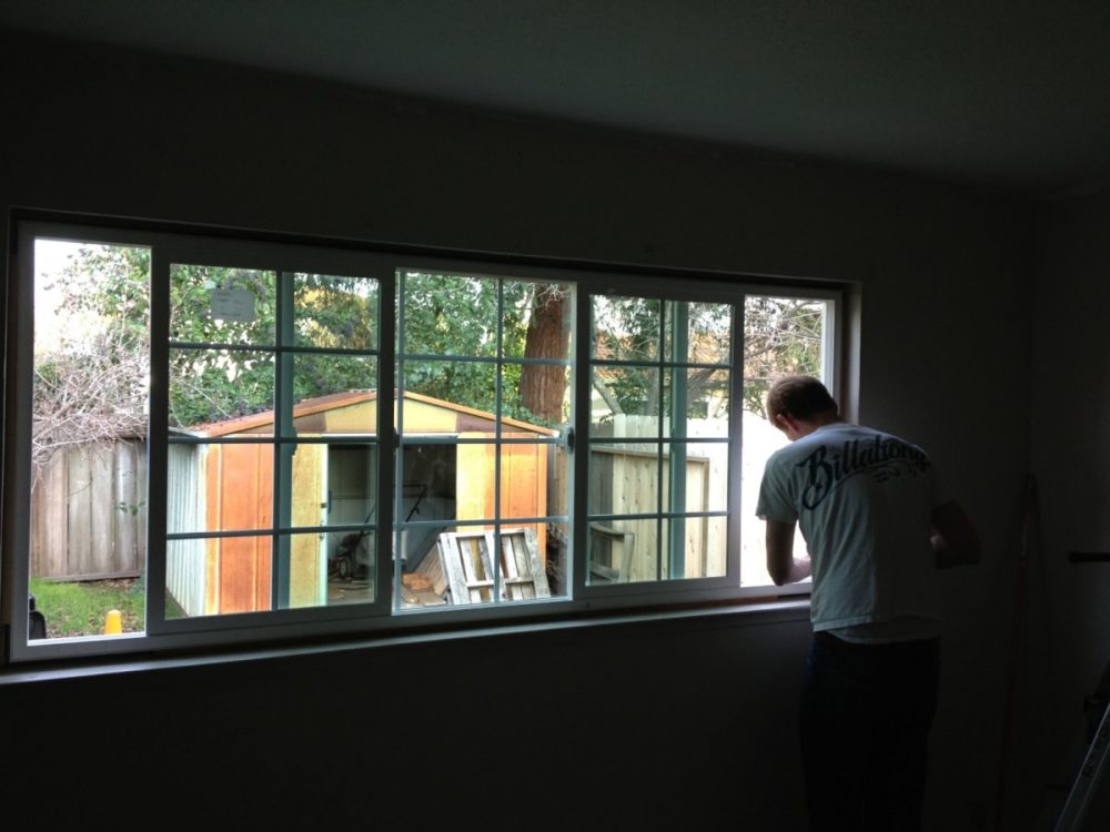 how to make a small bedroom look bigger with windows